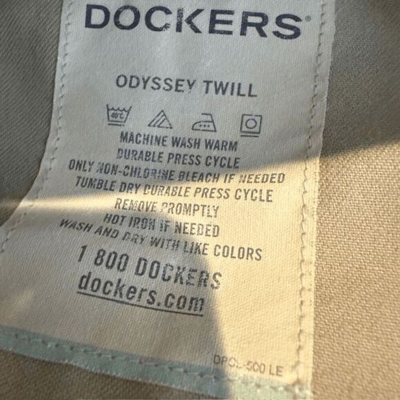 Dockers Odyssey Twill Khaki Trousers Chino Cuffed Pleated Tan Beige Size 36x31 - Picture 8 of 13